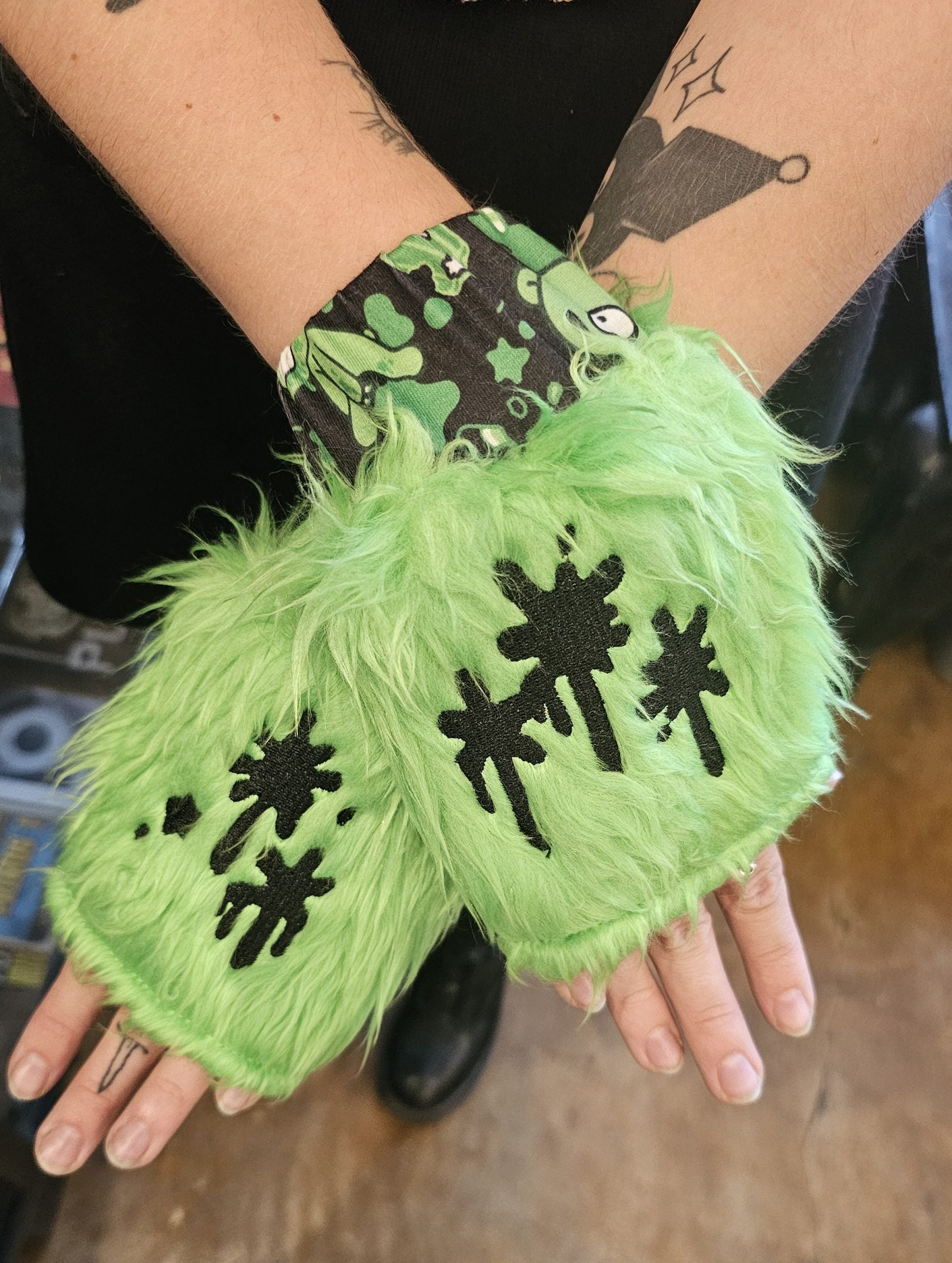 Green Gloomy Bear Arm Warmers