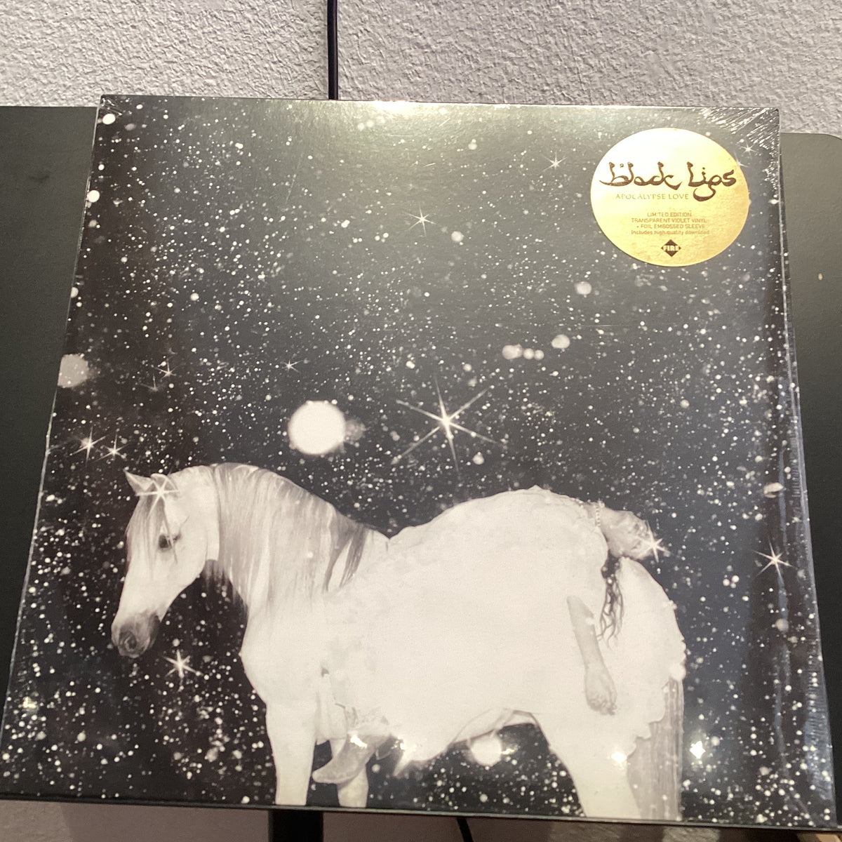 BLACK LIPS Apocalypse Love (VIOLET VINYL)
