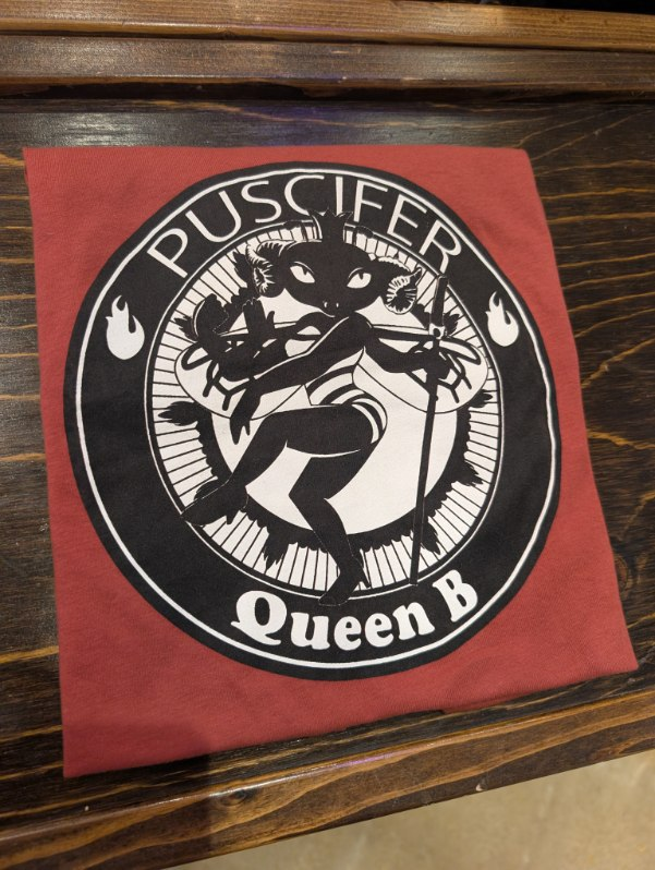 Queen B/Puschiva T-shirt