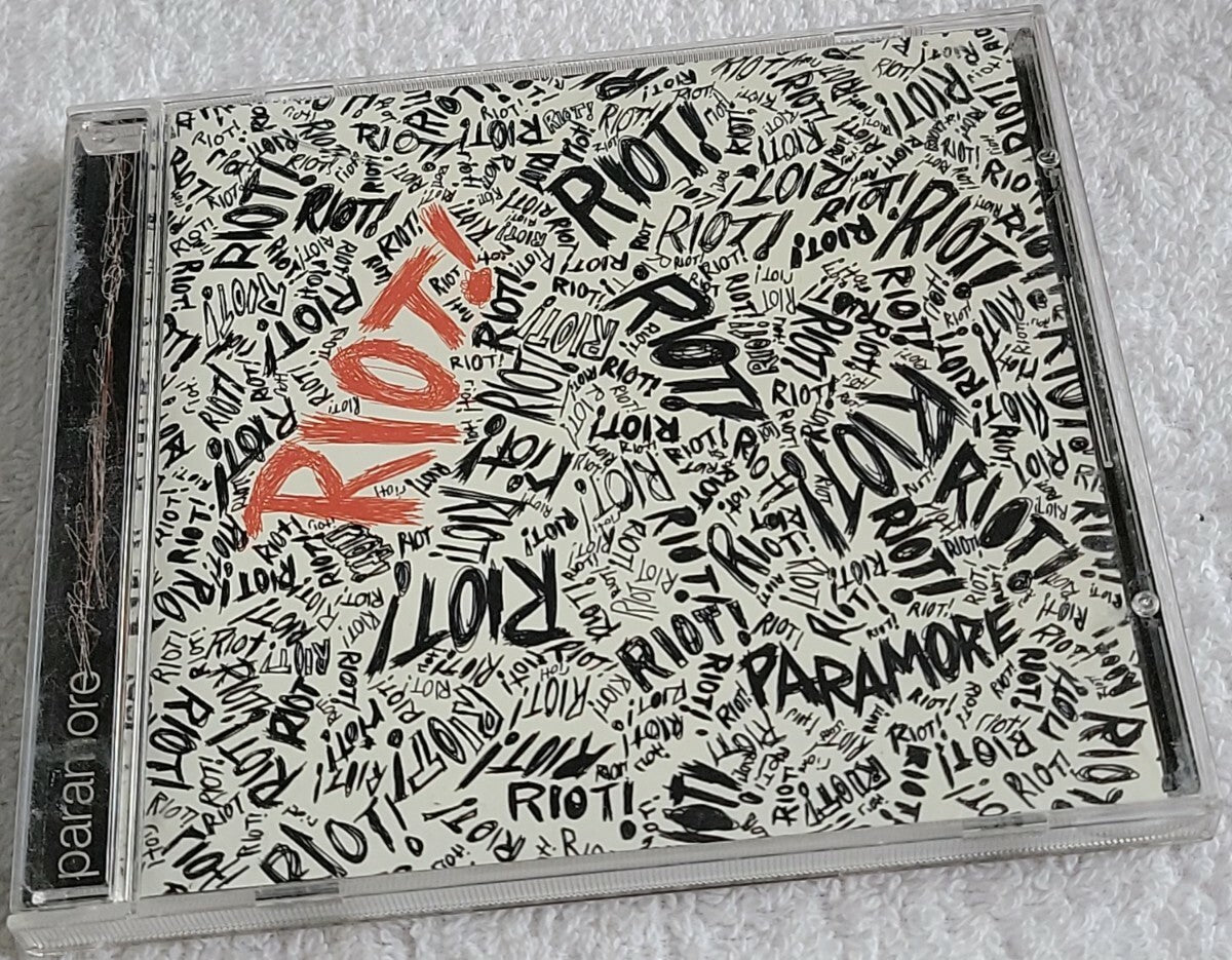 PARAMORE - Riot {CD}